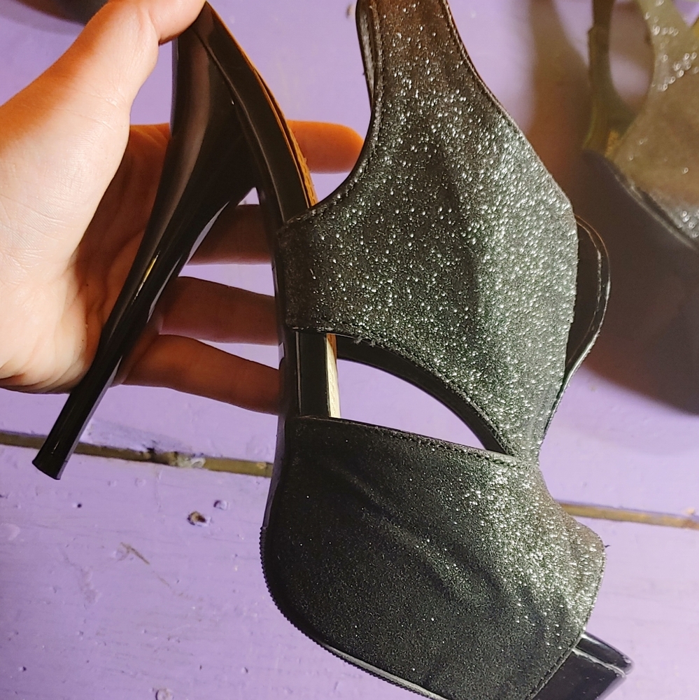 🖤 Black Patent Leather Glitter Heels🖤 - Picture 4 of 9